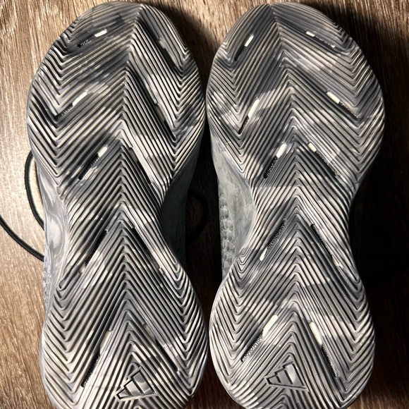 Adidas Men’s basketball shoes, size men’s 8.5 (women’s 9.5). - Picture 4 of 5